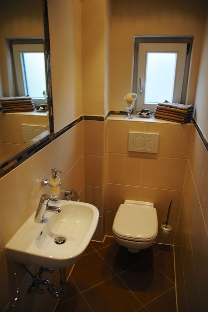Gäste-WC mit Waschbecken
